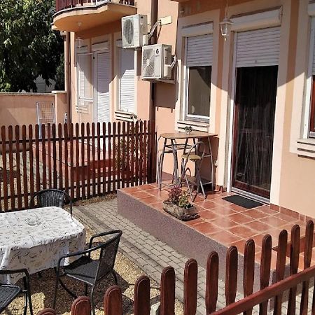Hellasz Apartman Дьюла Екстер'єр фото