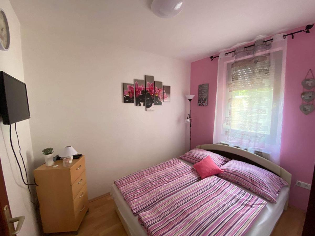 Hellasz Apartman Дьюла Екстер'єр фото