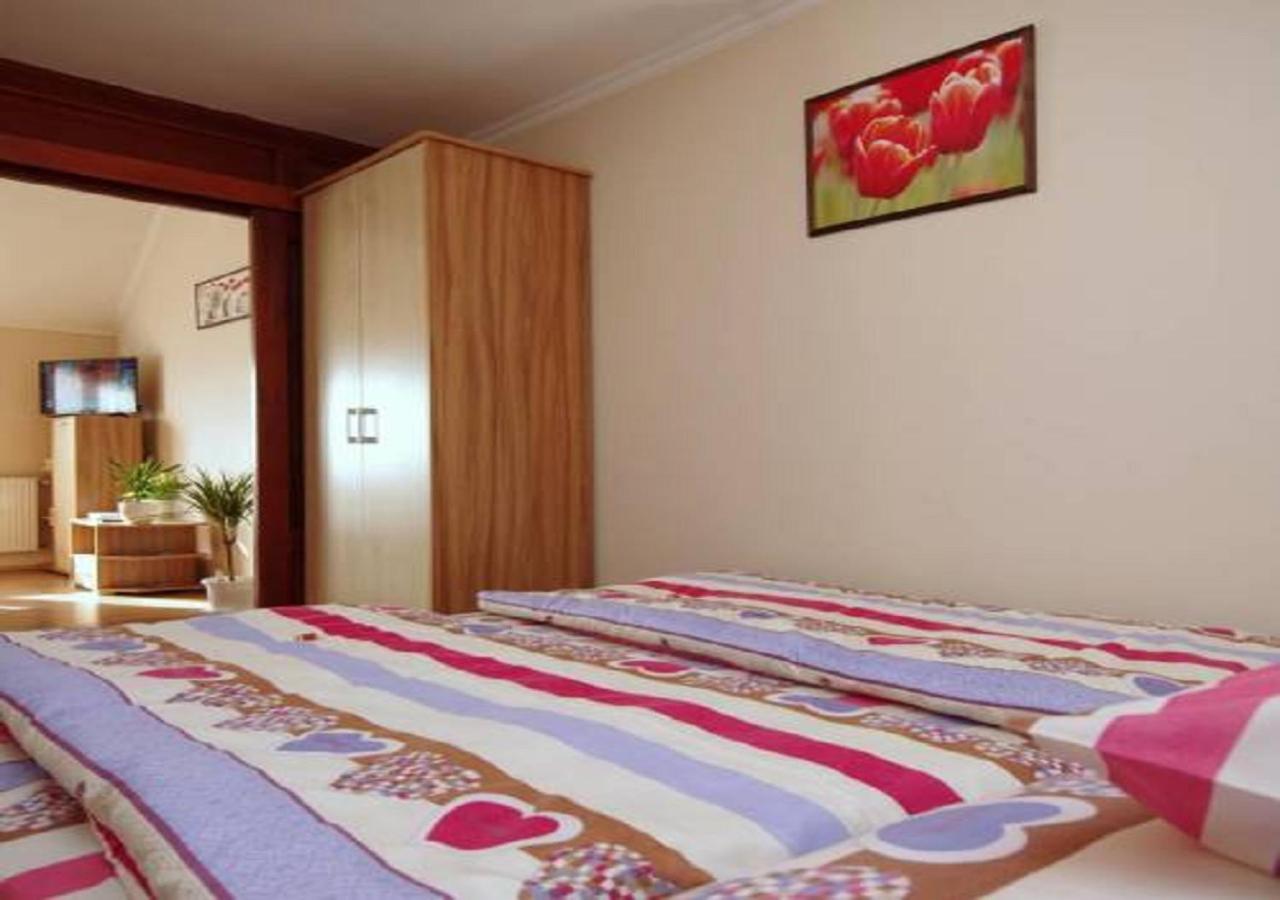 Hellasz Apartman Дьюла Екстер'єр фото