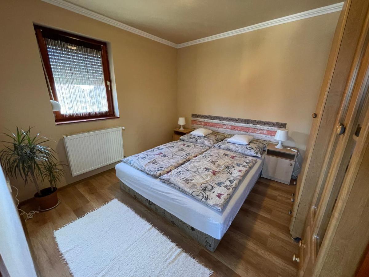 Hellasz Apartman Дьюла Екстер'єр фото