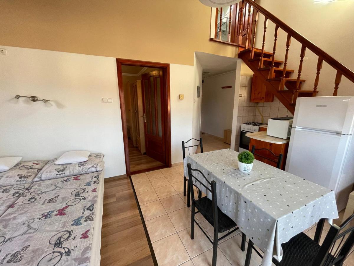 Hellasz Apartman Дьюла Екстер'єр фото