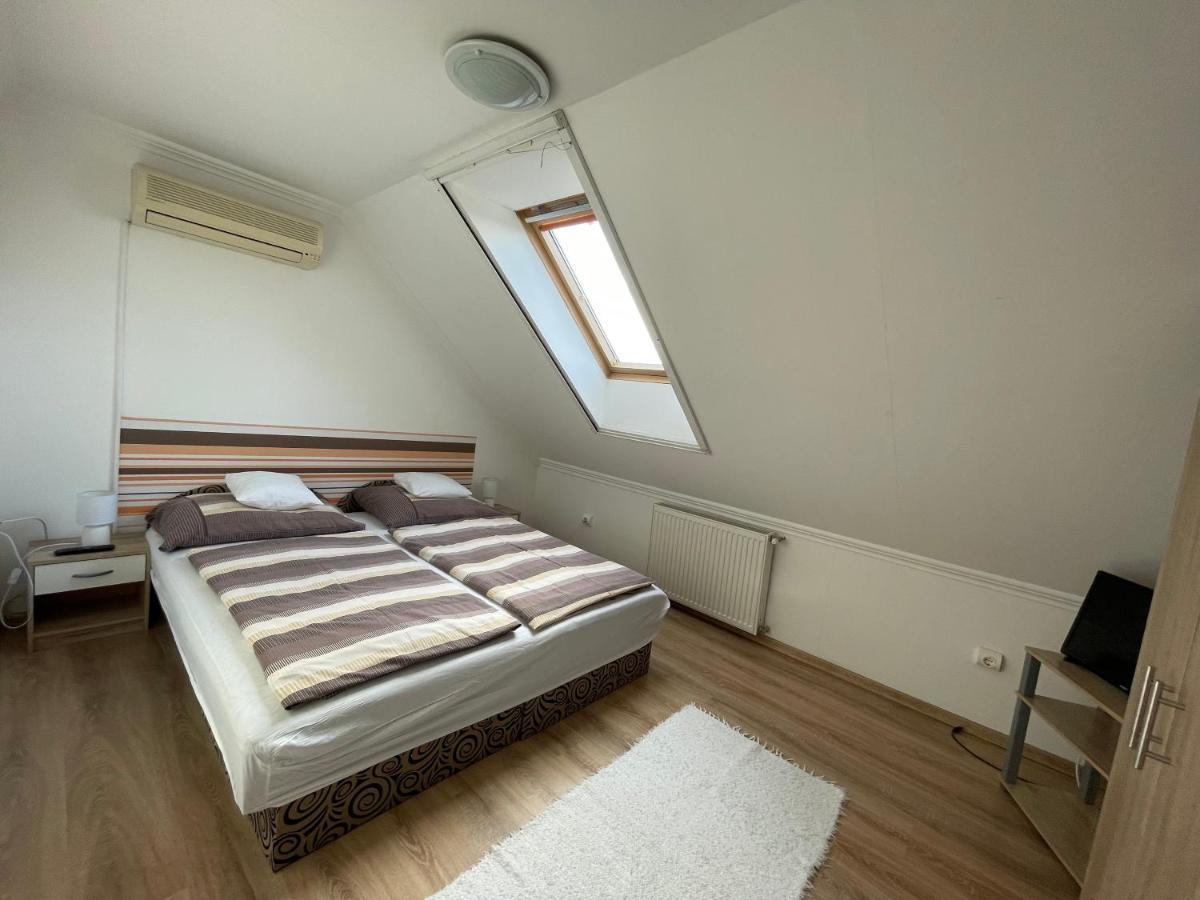 Hellasz Apartman Дьюла Екстер'єр фото