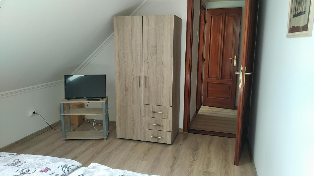 Hellasz Apartman Дьюла Екстер'єр фото