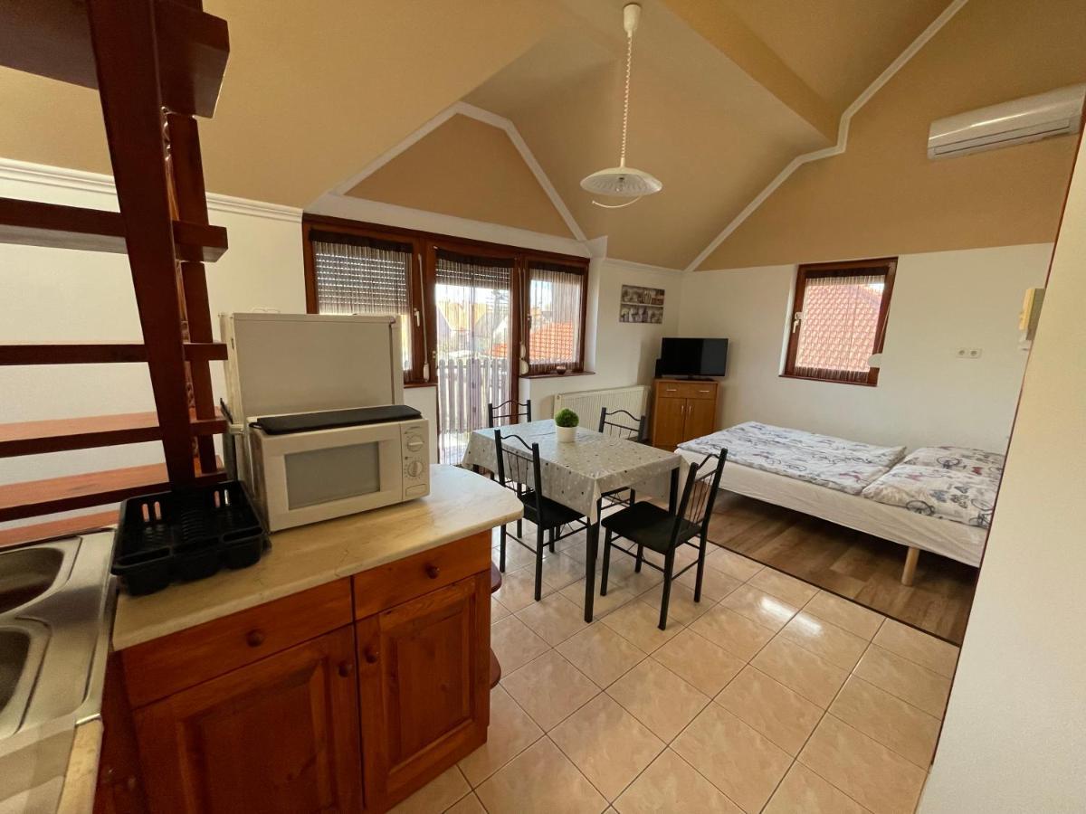 Hellasz Apartman Дьюла Екстер'єр фото