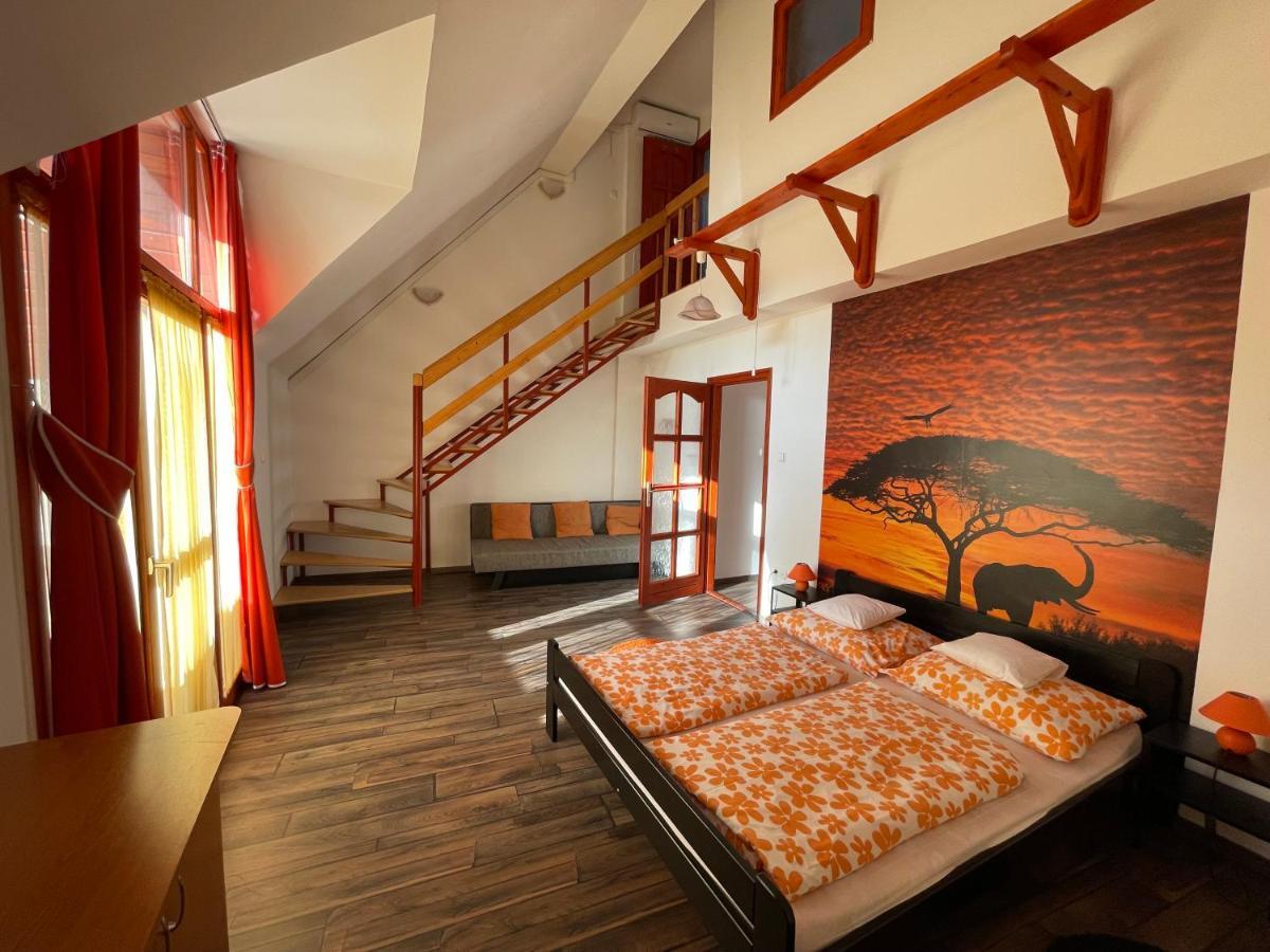 Hellasz Apartman Дьюла Екстер'єр фото