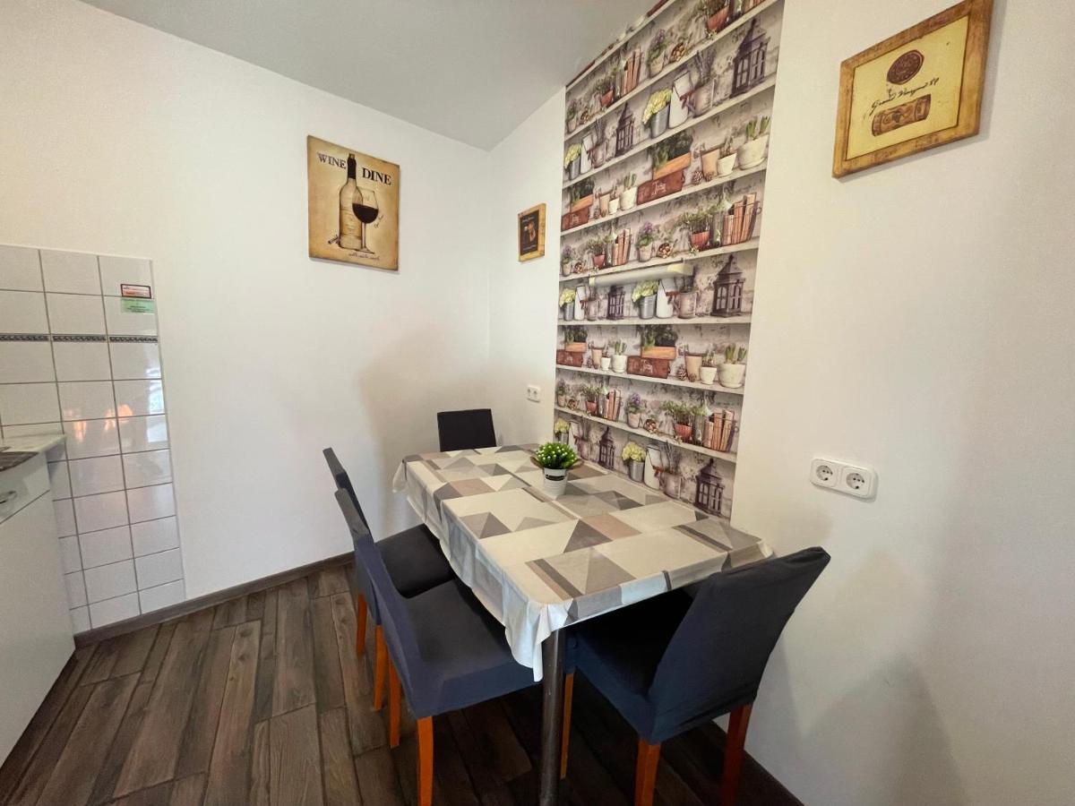 Hellasz Apartman Дьюла Екстер'єр фото
