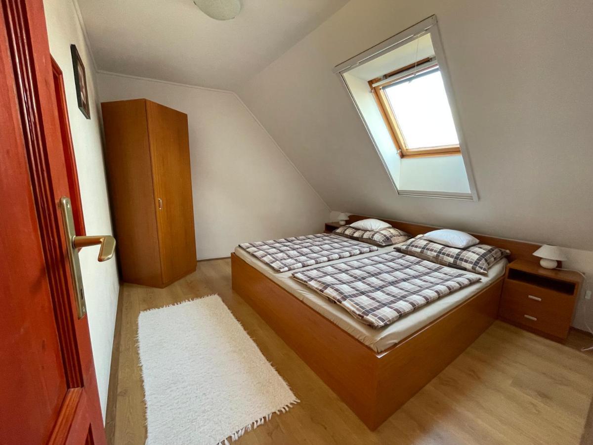 Hellasz Apartman Дьюла Екстер'єр фото