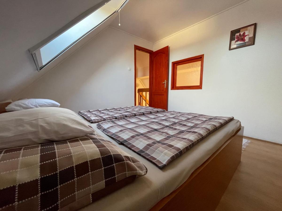 Hellasz Apartman Дьюла Екстер'єр фото