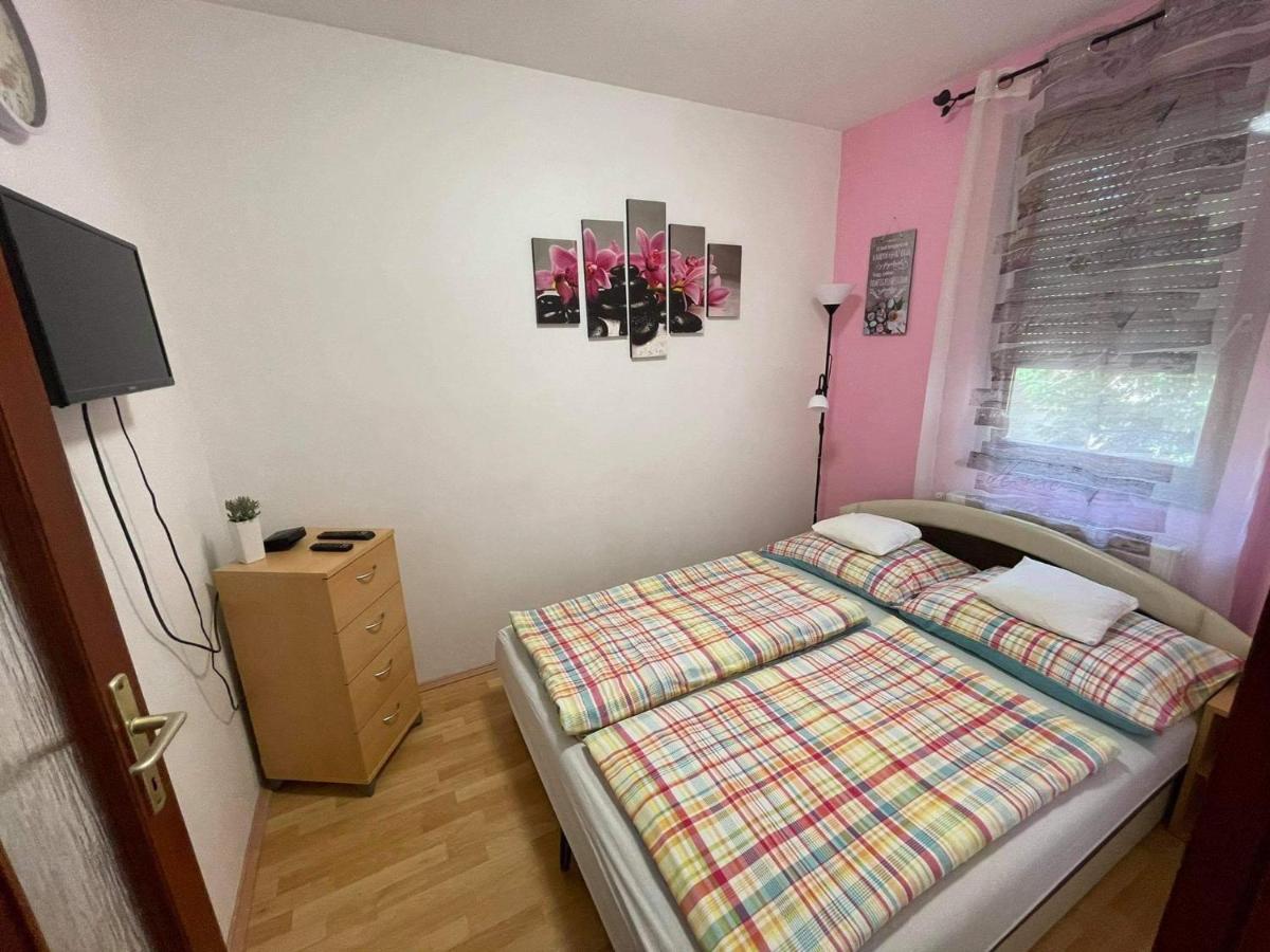 Hellasz Apartman Дьюла Екстер'єр фото