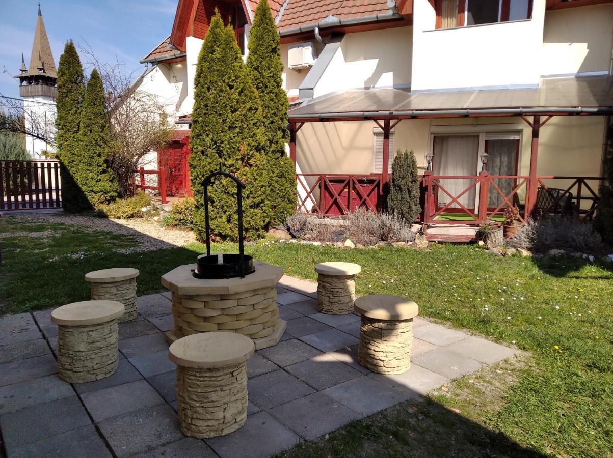 Hellasz Apartman Дьюла Екстер'єр фото